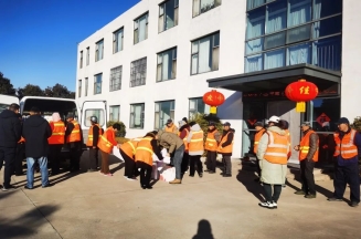 m88官网集团慰问“城市美容师”