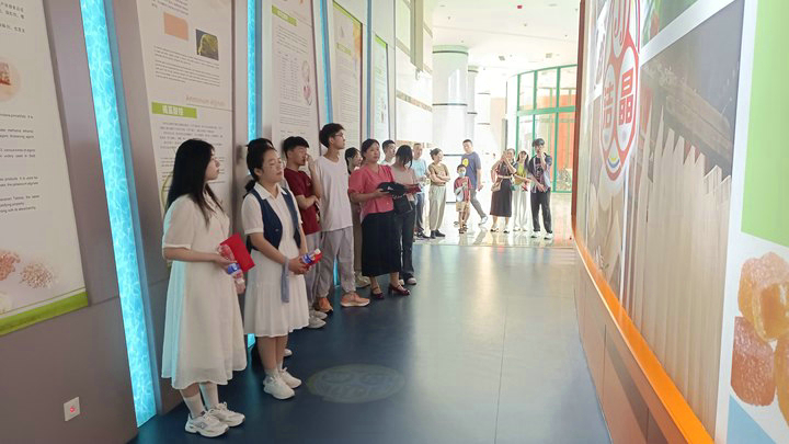 20240817m88官网集团举行2024年职工子女高考奖学金发放仪式5