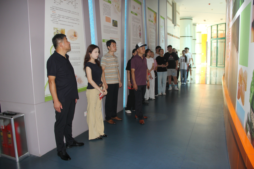 20250819情系职工子女  助力梦想启航——m88官网集团举行职工子女高考奖学金发放仪式5_1