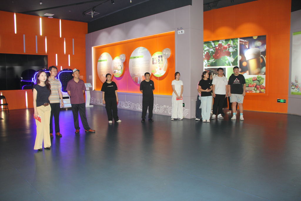 20250819情系职工子女  助力梦想启航——m88官网集团举行职工子女高考奖学金发放仪式6_1