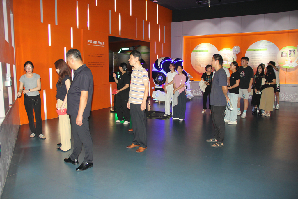 20250819情系职工子女  助力梦想启航——m88官网集团举行职工子女高考奖学金发放仪式7_1